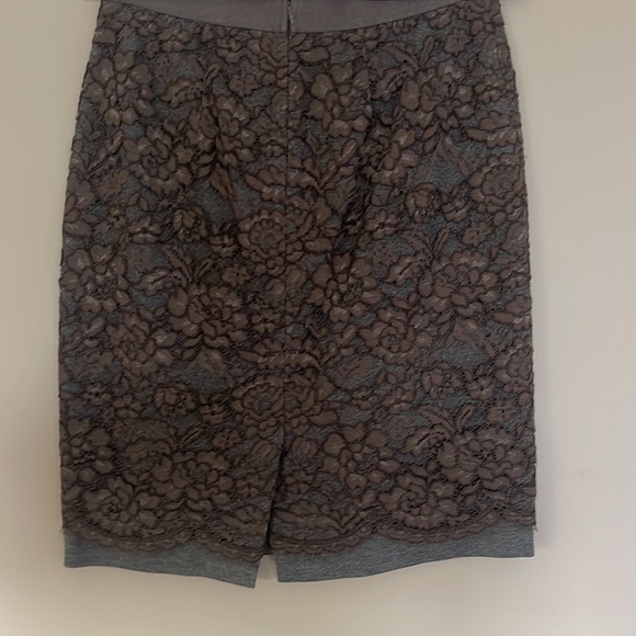 Women’s Loft Gray Pencil Skirt with Brown Lace - Size 4 - Picture 3 of 5